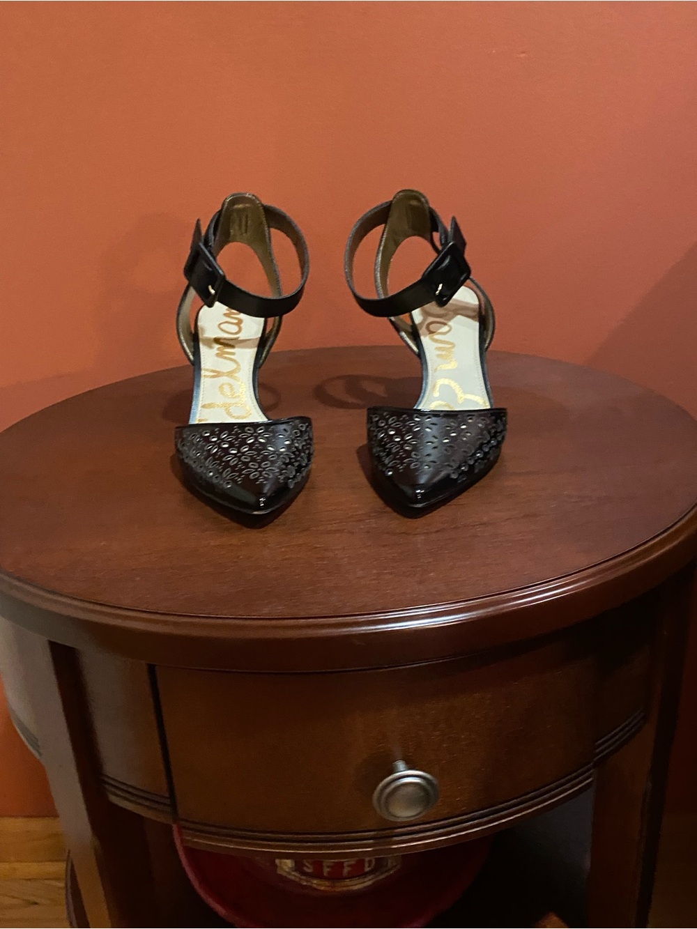 Sam Edelman Black Pointed-Toe Ankle-Strap Heels (Odynna pumps)